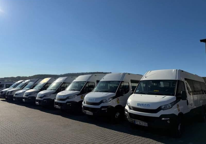 Iveco DAILY / CRAFTER / SPRINTER / WING / 23 MIEJSCA - Mikroautobuss, Pasažieru furgons: foto 1 Iveco DAILY / CRAFTER / SPRINTER / WING / 23 MIEJSCA - Mikroautobuss, Pasažieru furgons: foto 1