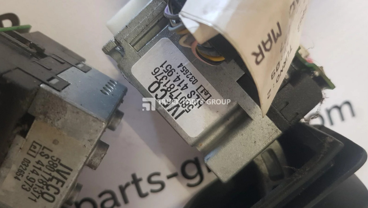 IVECO IVECO STRALIS EURO6 understeering switch control units 41223123, 5801781371, 5801781376, 5802518451. - Stūres statnes slēdzis - Kravas automašīna: foto 4 IVECO IVECO STRALIS EURO6 understeering switch control units 41223123, 5801781371, 5801781376, 5802518451. - Stūres statnes slēdzis - Kravas automašīna: foto 4