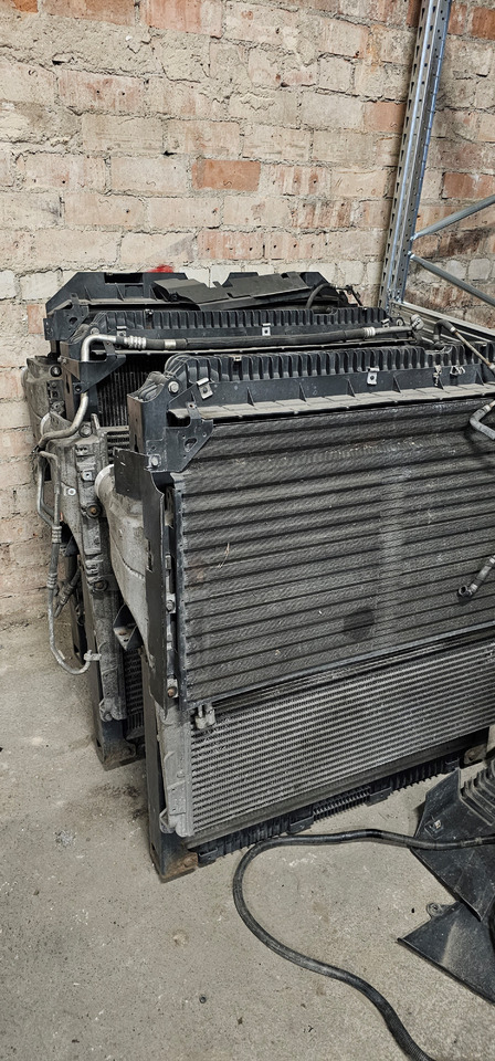 Mercedes Benz Mercedes Benz MP4 Actros EURO6 emission radiator cooling , coolant radiator, intercooler, engine cooling system 9605000002, 9605002501, 9605013801, 9605001454, 9605002217, 9605000004, 9605014103, 9605 - Radiators: foto 1 Mercedes Benz Mercedes Benz MP4 Actros EURO6 emission radiator cooling , coolant radiator, intercooler, engine cooling system 9605000002, 9605002501, 9605013801, 9605001454, 9605002217, 9605000004, 9605014103, 9605 - Radiators: foto 1