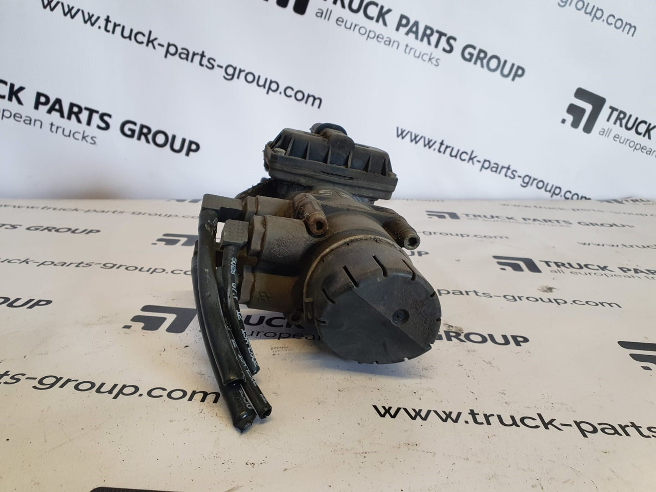 MAN MAN TGX / TGS EURO6 emission brake EBS control valve under pedal K039569, 81521306298, 81521306275, 81521306276 - Rezerves daļa - Kravas automašīna: foto 1 MAN MAN TGX / TGS EURO6 emission brake EBS control valve under pedal K039569, 81521306298, 81521306275, 81521306276 - Rezerves daļa - Kravas automašīna: foto 1