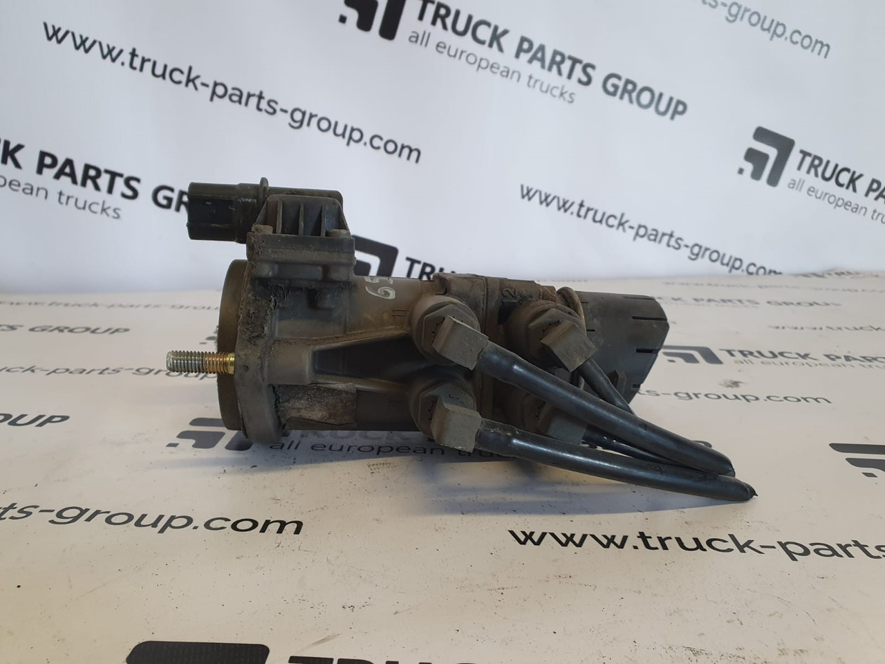 MAN MAN TGX / TGS EURO6 emission brake EBS control valve under pedal K039569, 81521306298, 81521306275, 81521306276 - Rezerves daļa - Kravas automašīna: foto 2 MAN MAN TGX / TGS EURO6 emission brake EBS control valve under pedal K039569, 81521306298, 81521306275, 81521306276 - Rezerves daļa - Kravas automašīna: foto 2