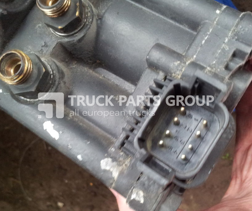 Eļļas filtrs - Kravas automašīna SCANIA oil filter housing: foto 12
