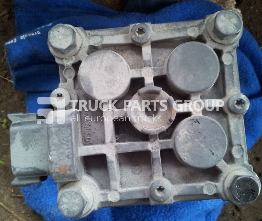 Eļļas filtrs - Kravas automašīna SCANIA oil filter housing: foto 10
