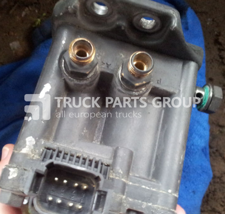 Eļļas filtrs - Kravas automašīna SCANIA oil filter housing: foto 11