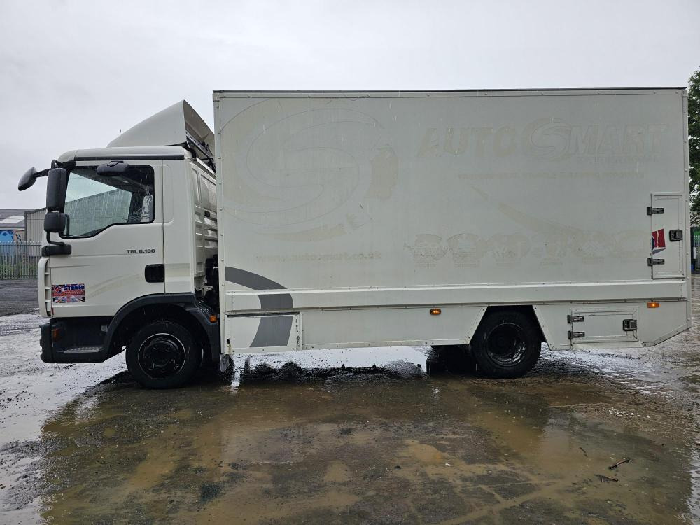 Man tgl Tgl8180 - Kravas automašīna ar slēgto virsbūvi: foto 2 Man tgl Tgl8180 - Kravas automašīna ar slēgto virsbūvi: foto 2