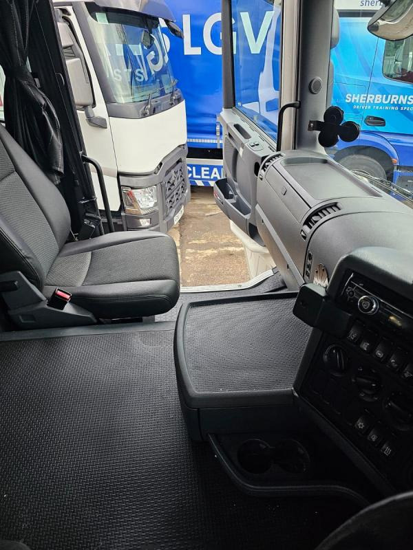 Scania g410 G410 4x2 - Vilcējs: foto 2 Scania g410 G410 4x2 - Vilcējs: foto 2