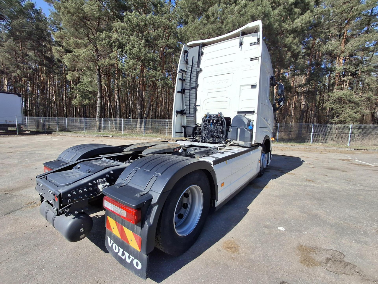 2022/2023 Volvo FH 500 Globetrotter XL - Vilcējs: foto 4 2022/2023 Volvo FH 500 Globetrotter XL - Vilcējs: foto 4