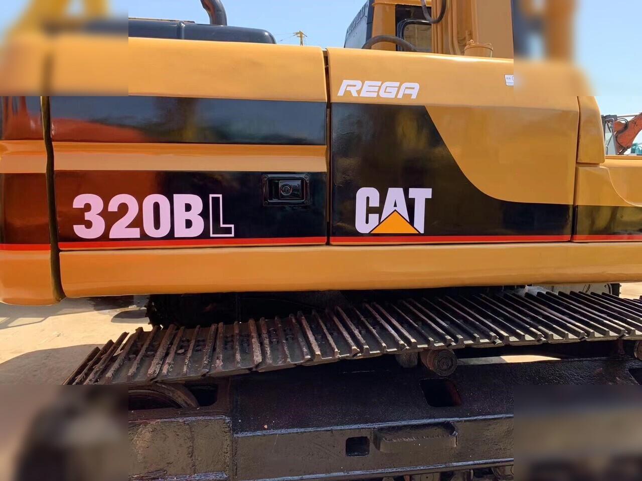 CATERPILLAR 320BL - Kāpurķēžu ekskavators: foto 1 CATERPILLAR 320BL - Kāpurķēžu ekskavators: foto 1