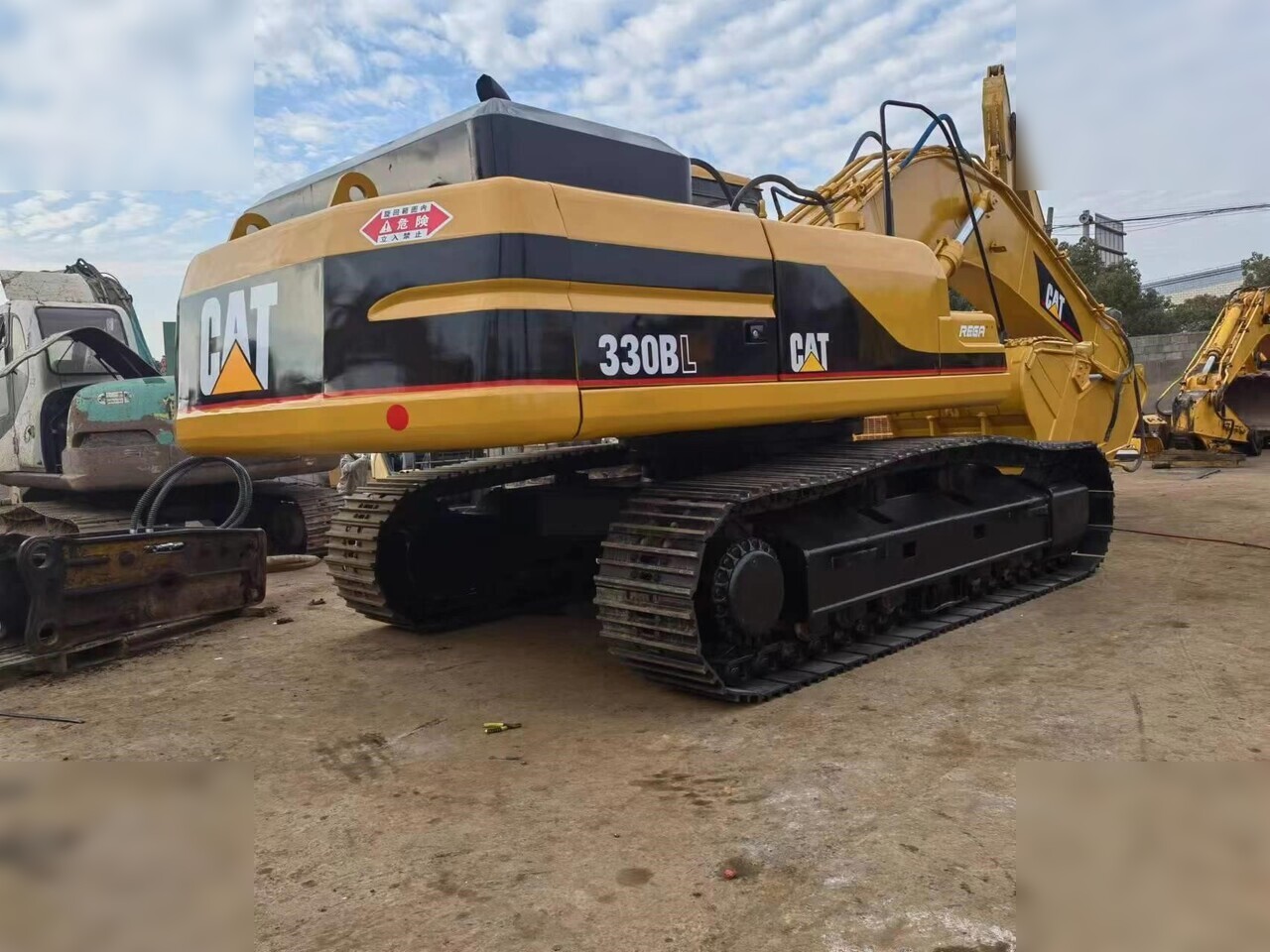 CATERPILLAR 330BL - Kāpurķēžu ekskavators: foto 1 CATERPILLAR 330BL - Kāpurķēžu ekskavators: foto 1