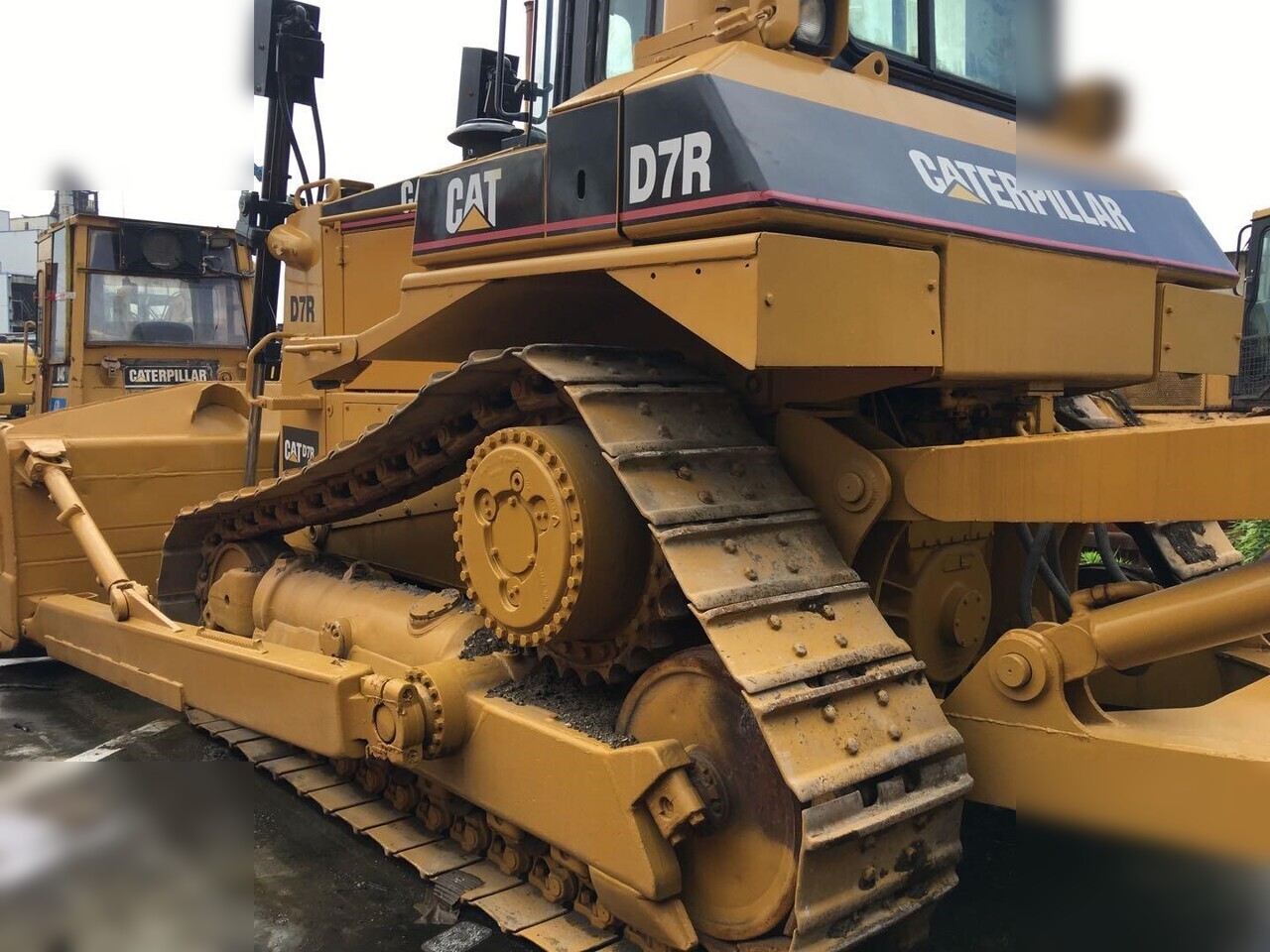 CATERPILLAR D7R - Buldozers: foto 1 CATERPILLAR D7R - Buldozers: foto 1
