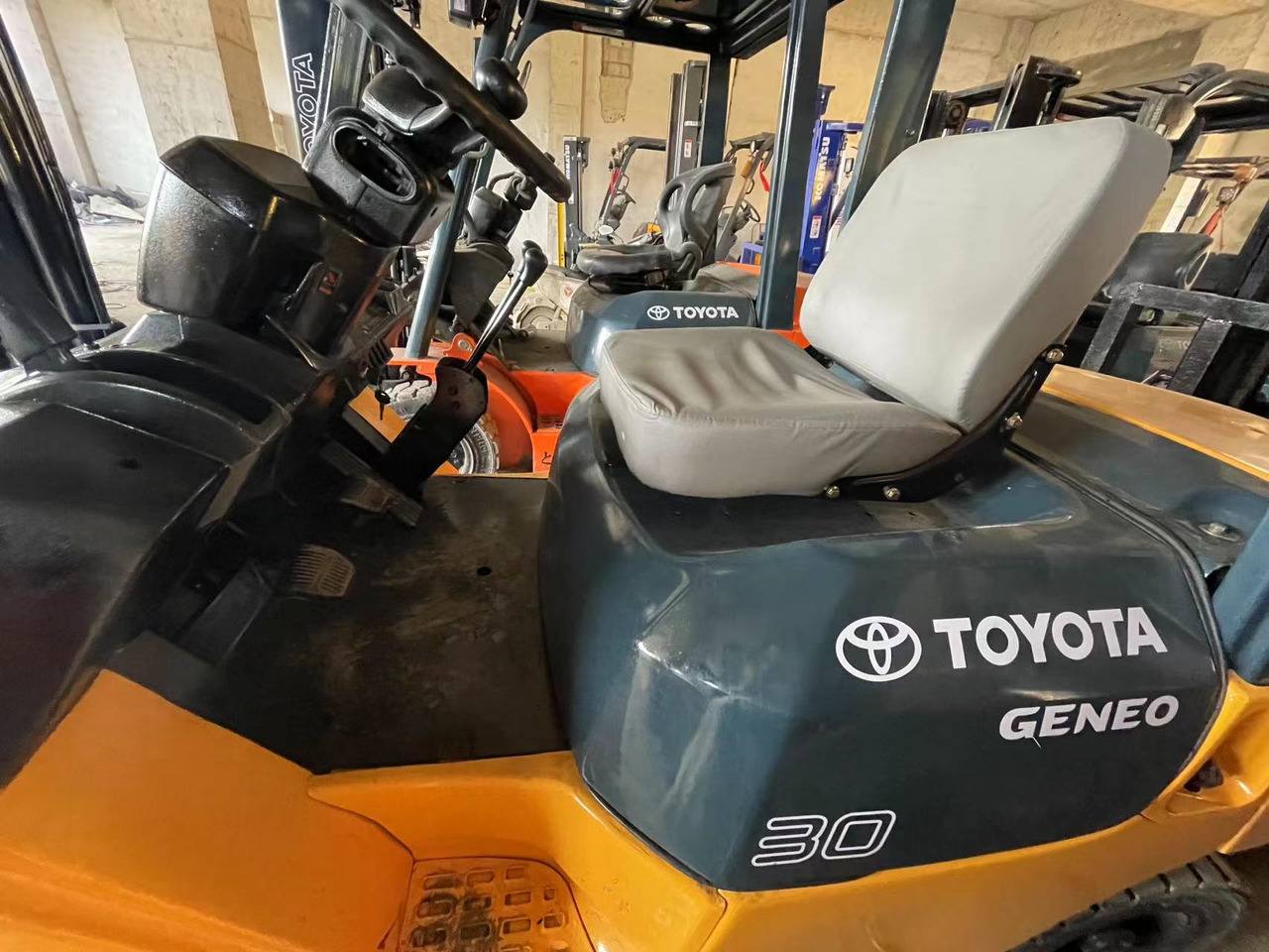 TOYOTA 62-7FD30 - Celtniecības tehnika: foto 5 TOYOTA 62-7FD30 - Celtniecības tehnika: foto 5