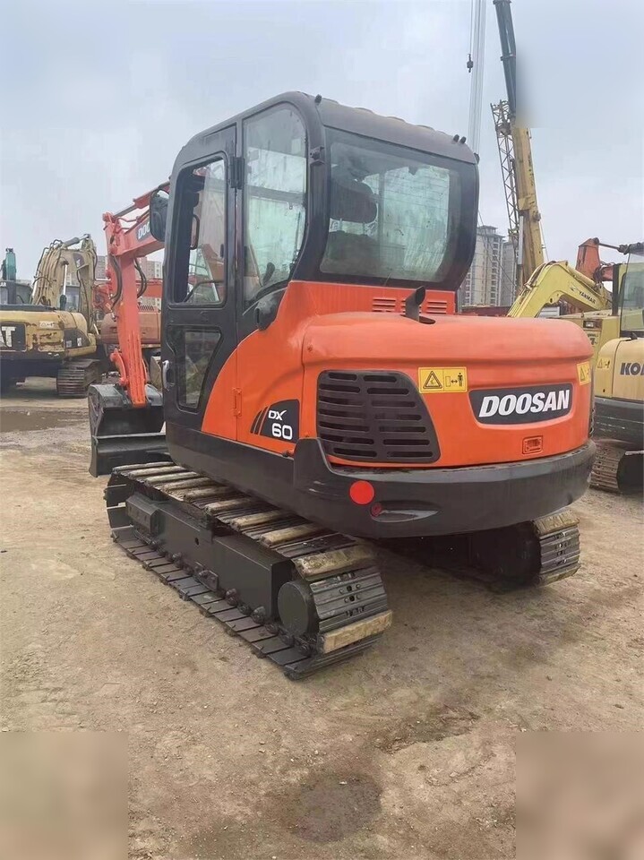 DOOSAN DX60 - Kāpurķēžu ekskavators: foto 5 DOOSAN DX60 - Kāpurķēžu ekskavators: foto 5