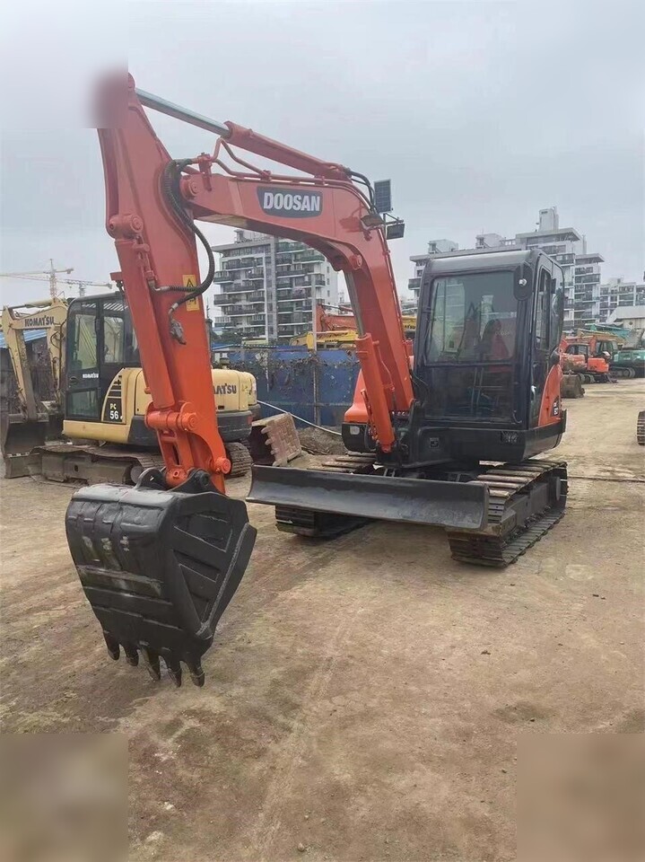 DOOSAN DX60 - Kāpurķēžu ekskavators: foto 1 DOOSAN DX60 - Kāpurķēžu ekskavators: foto 1