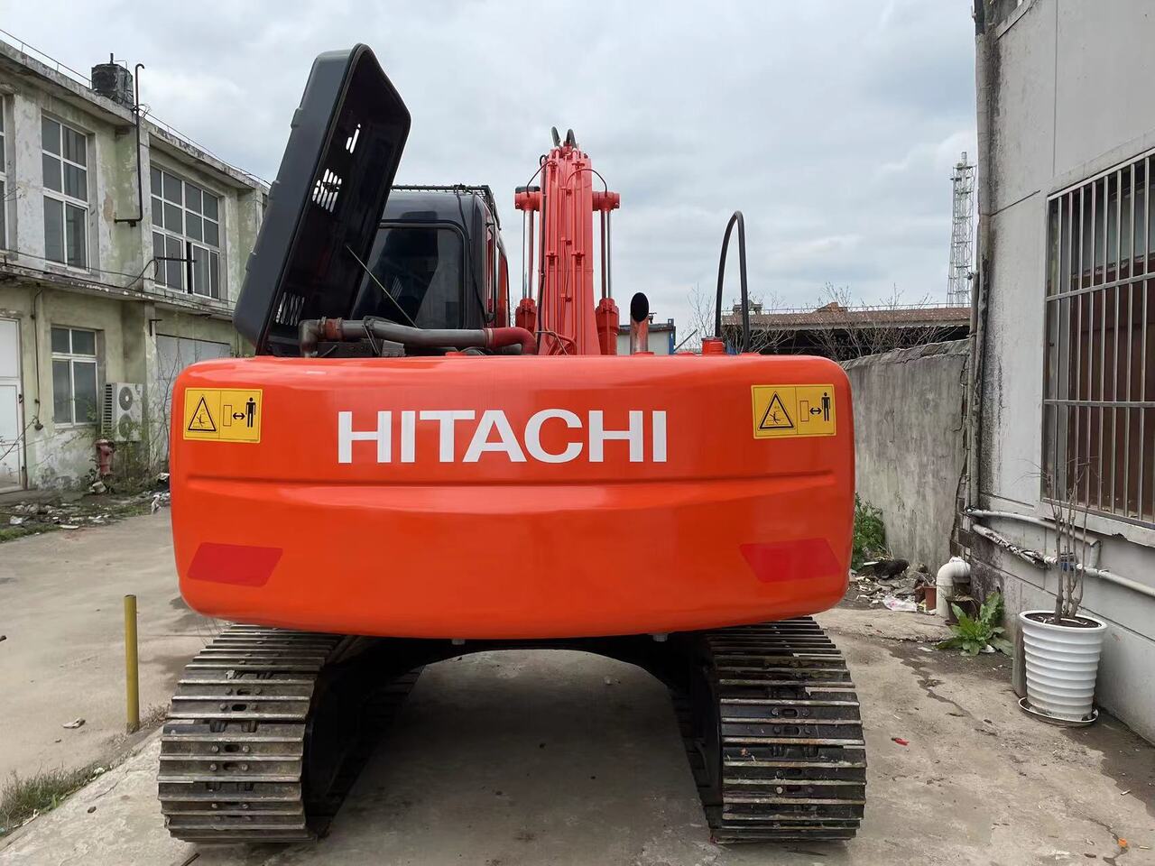 HITACHI zaxis120 - Kāpurķēžu ekskavators: foto 2 HITACHI zaxis120 - Kāpurķēžu ekskavators: foto 2