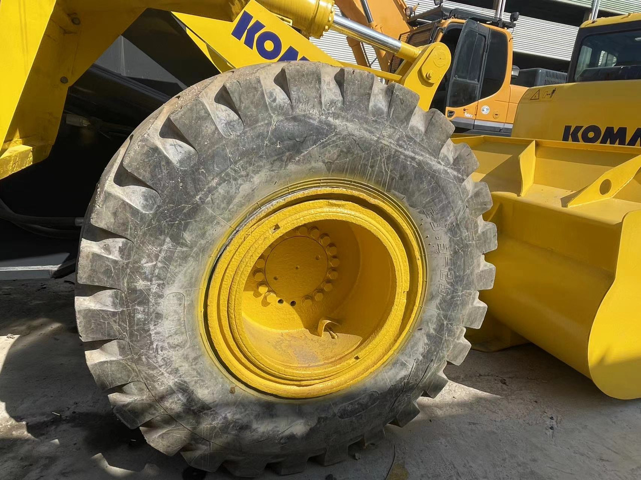 Riteņu iekrāvējs KOMATSU WA380-3: foto 8