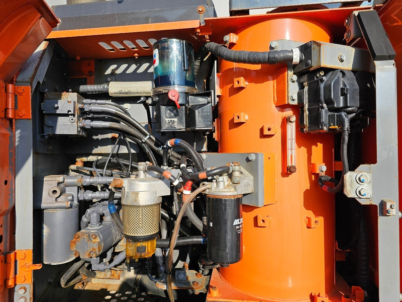 Kāpurķēžu ekskavators Hitachi ZX130LCN-6: foto 16