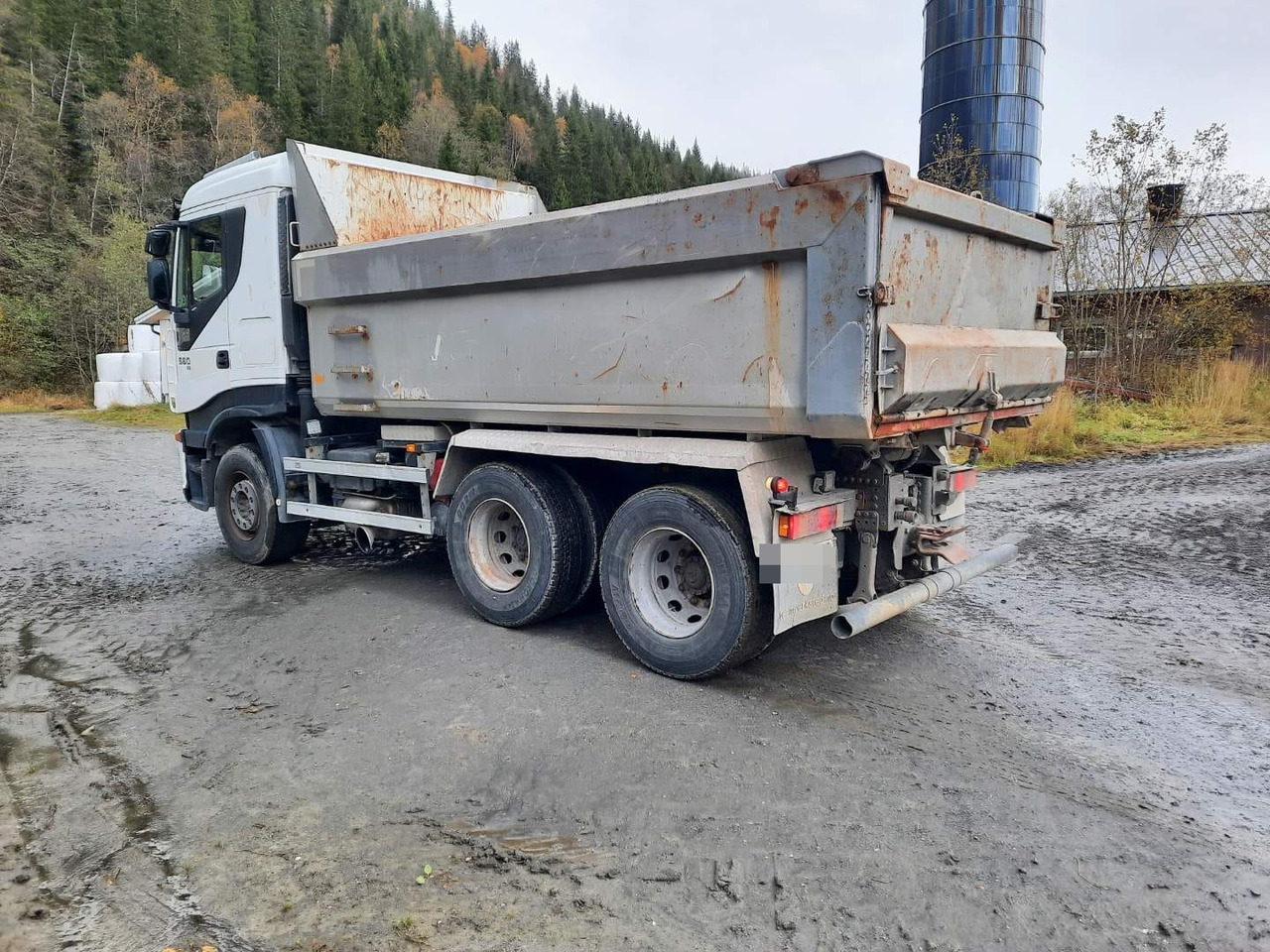 IVECO Stralis 560 - Kravas automašīna pašizgāzējs: foto 2 IVECO Stralis 560 - Kravas automašīna pašizgāzējs: foto 2