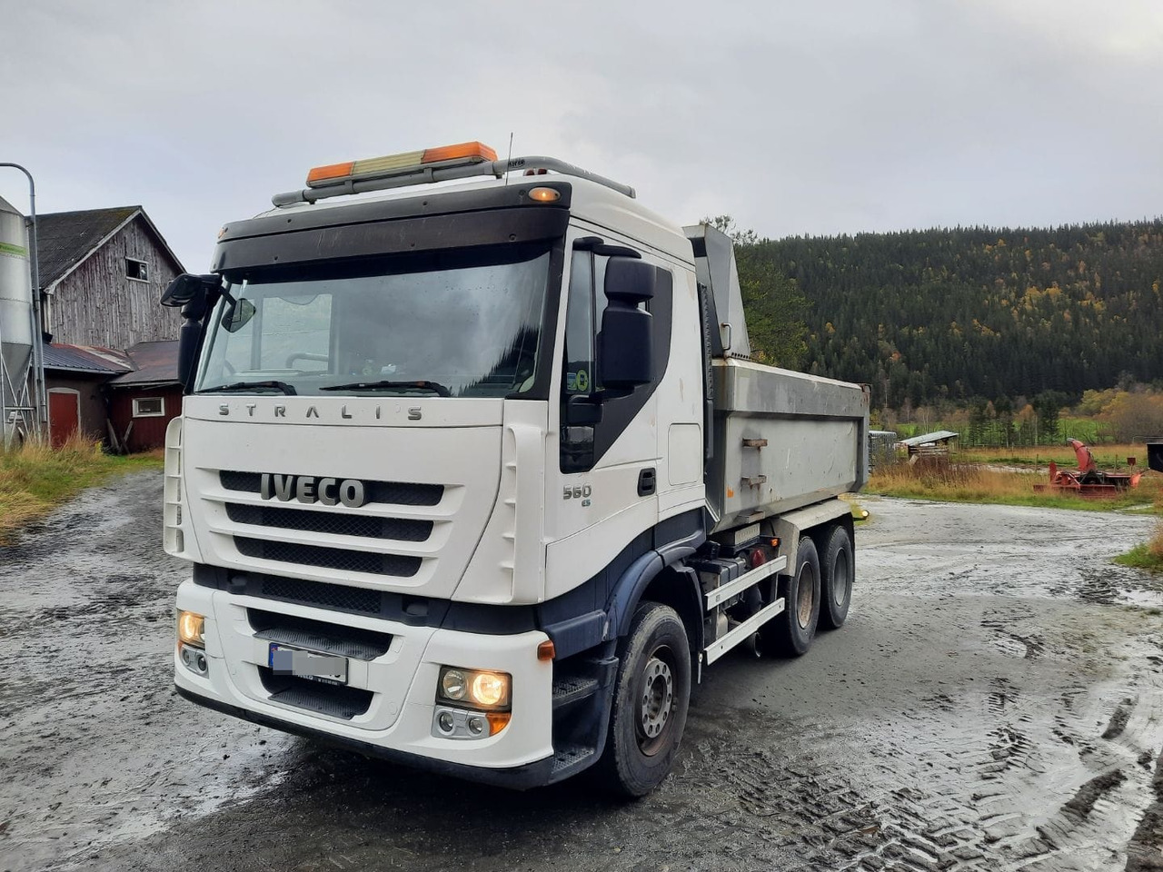 IVECO Stralis 560 - Kravas automašīna pašizgāzējs: foto 1 IVECO Stralis 560 - Kravas automašīna pašizgāzējs: foto 1