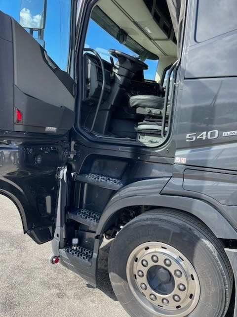 Volvo FH 540 6x2 Retarder New TUV - Vilcējs: foto 5 Volvo FH 540 6x2 Retarder New TUV - Vilcējs: foto 5