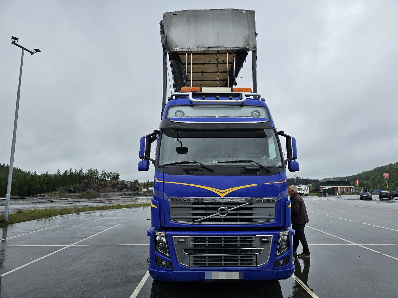 Volvo FH16 540 6x4 - Kravas automašīna ar tentu: foto 4 Volvo FH16 540 6x4 - Kravas automašīna ar tentu: foto 4