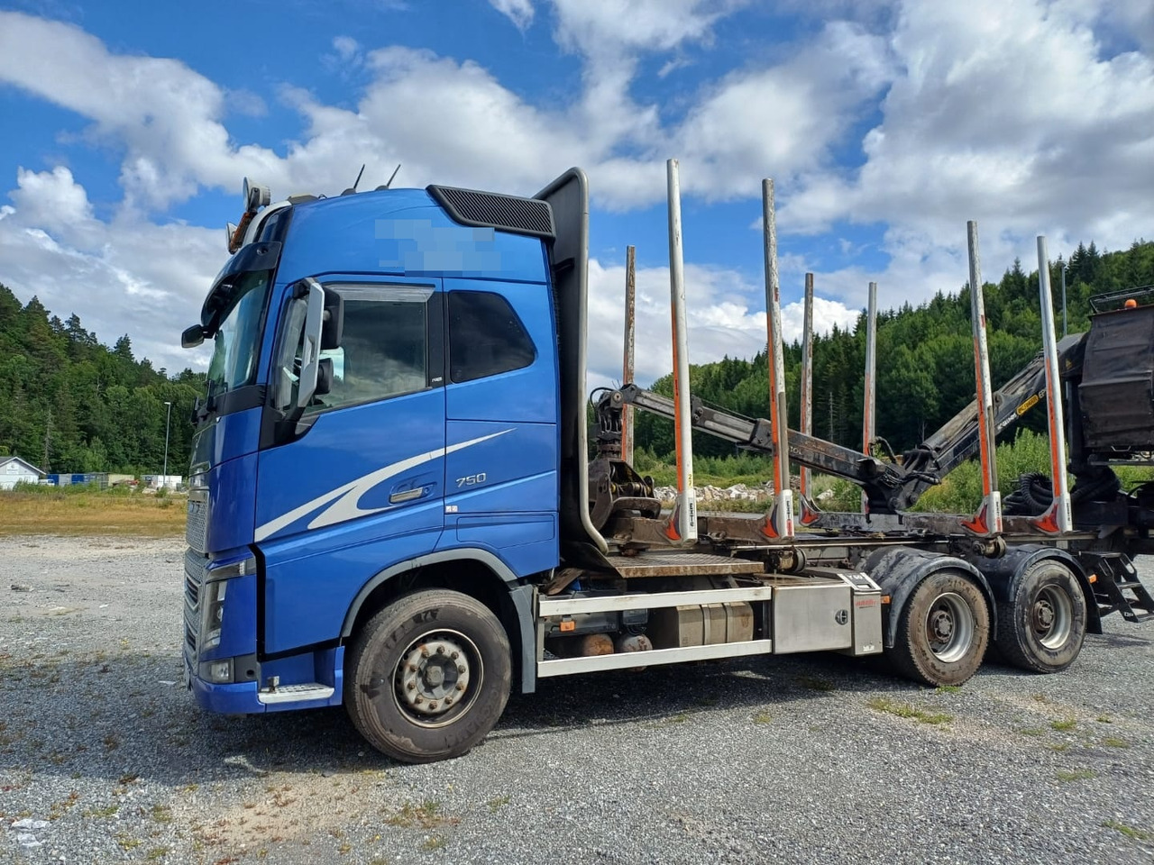 Volvo FH16 750 - Kokvedējs, Kravas auto ar manipulatoru: foto 1 Volvo FH16 750 - Kokvedējs, Kravas auto ar manipulatoru: foto 1