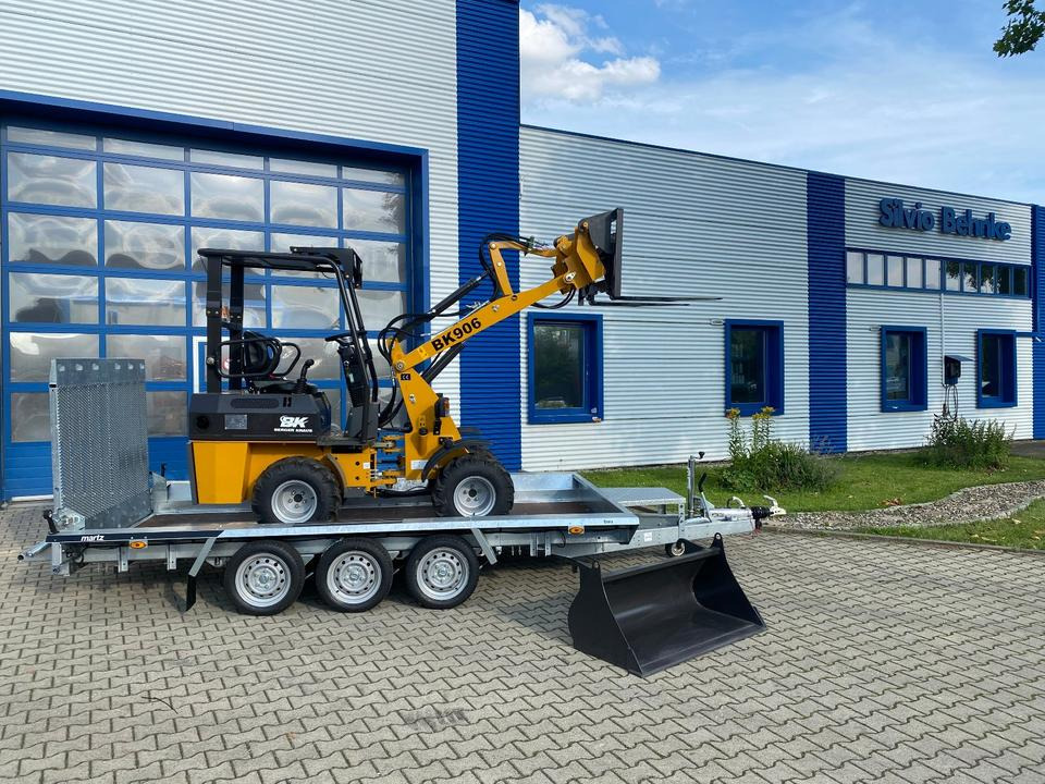 Radlader/Hoflader BK906 inkl. Tieflader und Gabel/Schaufelpaket *INKL.19% MWST*BERGER KRAUS*PERKINS*SOFORT!* - Mini iekrāvējs: foto 1 Radlader/Hoflader BK906 inkl. Tieflader und Gabel/Schaufelpaket *INKL.19% MWST*BERGER KRAUS*PERKINS*SOFORT!* - Mini iekrāvējs: foto 1