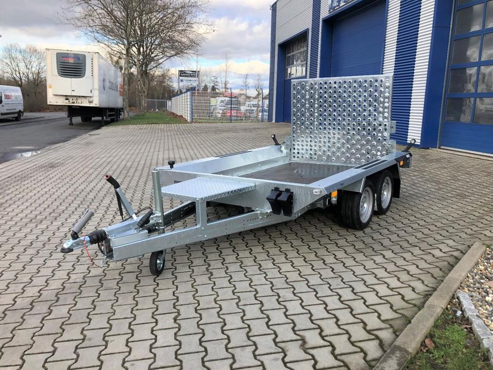 Vermietung / Tieflader 2700KG / Anhänger / ab 3 Tage / Auffahrrampe / Schaufelablage - Celtniecības tehnikas piekabe: foto 4 Vermietung / Tieflader 2700KG / Anhänger / ab 3 Tage / Auffahrrampe / Schaufelablage - Celtniecības tehnikas piekabe: foto 4