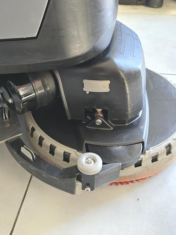 Grīdas mazgāšanas iekārta KARCHER BD 38/12 C: foto 9