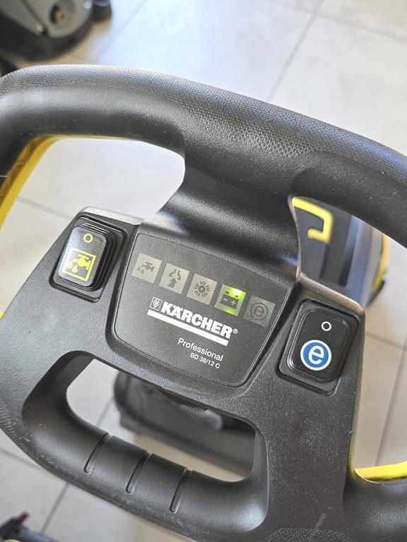 Grīdas mazgāšanas iekārta KARCHER BD 38/12 C: foto 7