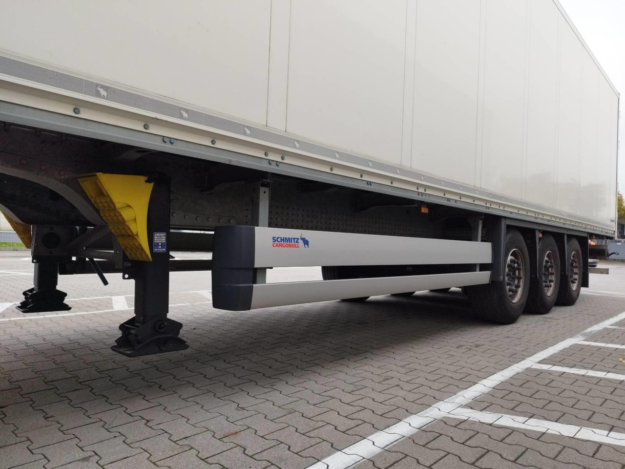 Schmitz Cargobull 3 axles xLiftachse - Puspiekabe izotermiskais: foto 3 Schmitz Cargobull 3 axles xLiftachse - Puspiekabe izotermiskais: foto 3