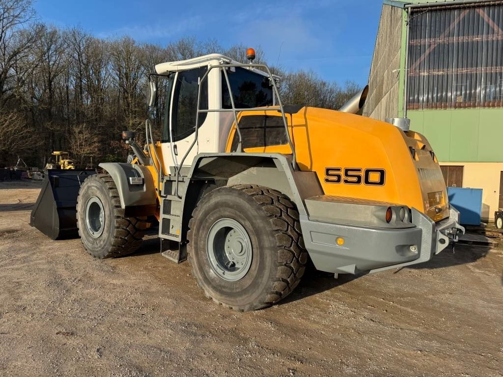 Liebherr L 550 - Riteņu iekrāvējs: foto 4 Liebherr L 550 - Riteņu iekrāvējs: foto 4