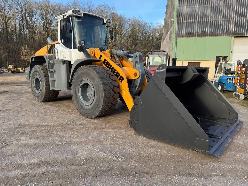Liebherr L 550 - Riteņu iekrāvējs: foto 1 Liebherr L 550 - Riteņu iekrāvējs: foto 1