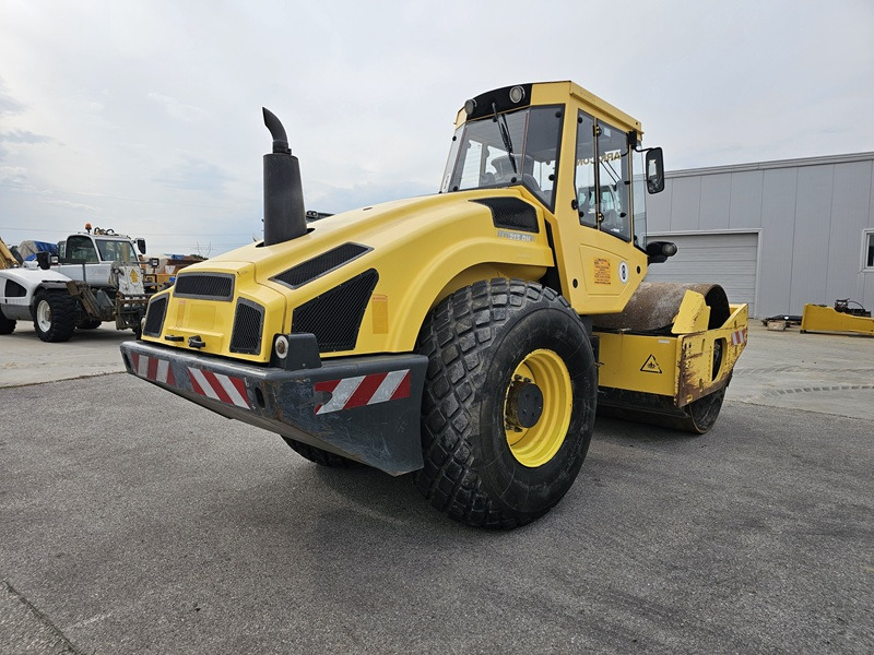 BOMAG BW213DH-4 BVC - Vibrorullis: foto 3 BOMAG BW213DH-4 BVC - Vibrorullis: foto 3