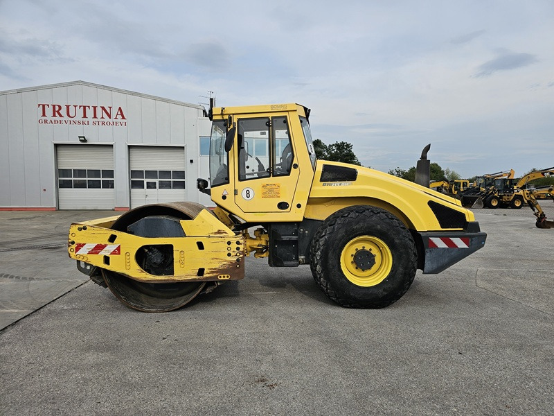 BOMAG BW213DH-4 BVC - Vibrorullis: foto 1 BOMAG BW213DH-4 BVC - Vibrorullis: foto 1