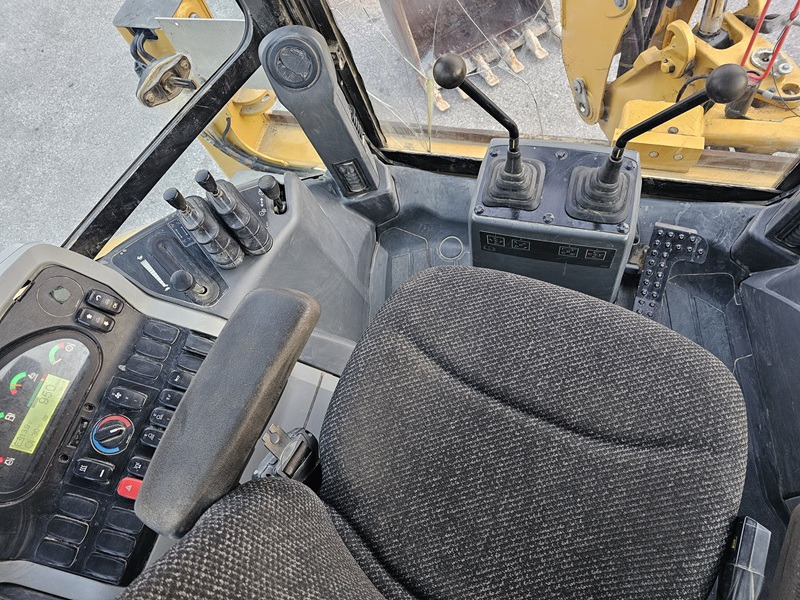Ekskavators-iekrāvējs CAT 428F2: foto 9