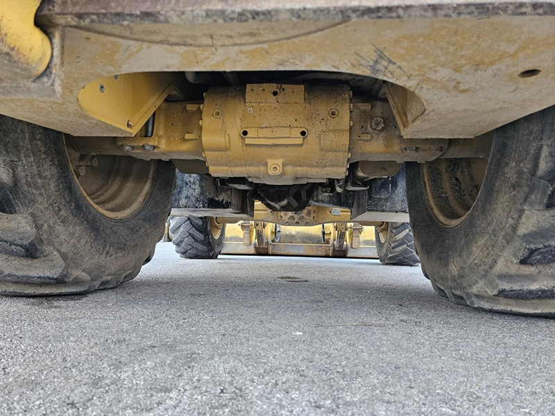 Ekskavators-iekrāvējs CAT 428F2: foto 17