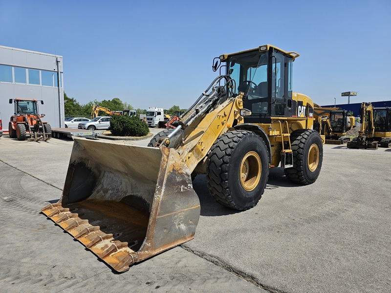 CATERPILLAR 930G - Riteņu iekrāvējs: foto 1 CATERPILLAR 930G - Riteņu iekrāvējs: foto 1