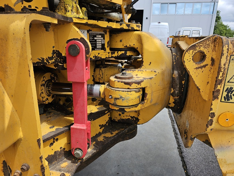 Artikulētias pašizgāzējs VOLVO A35D: foto 15