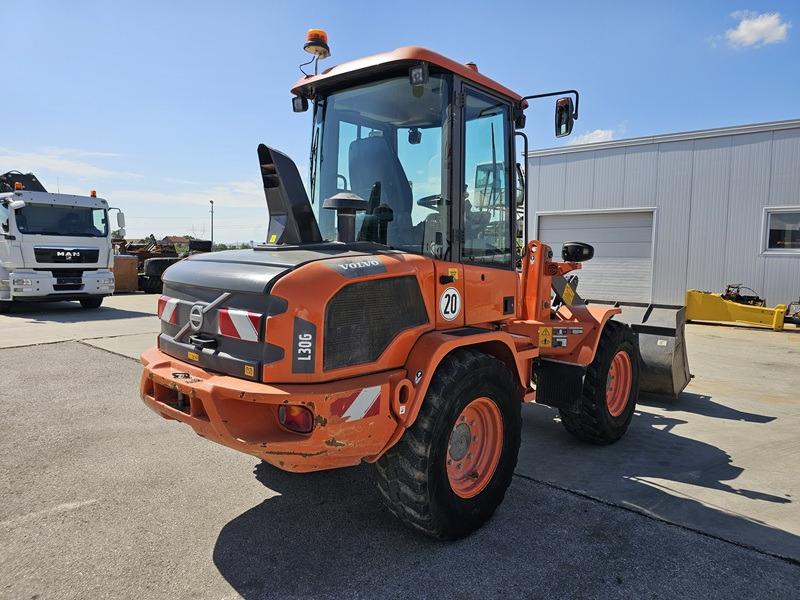 VOLVO L30G - Riteņu iekrāvējs: foto 4 VOLVO L30G - Riteņu iekrāvējs: foto 4