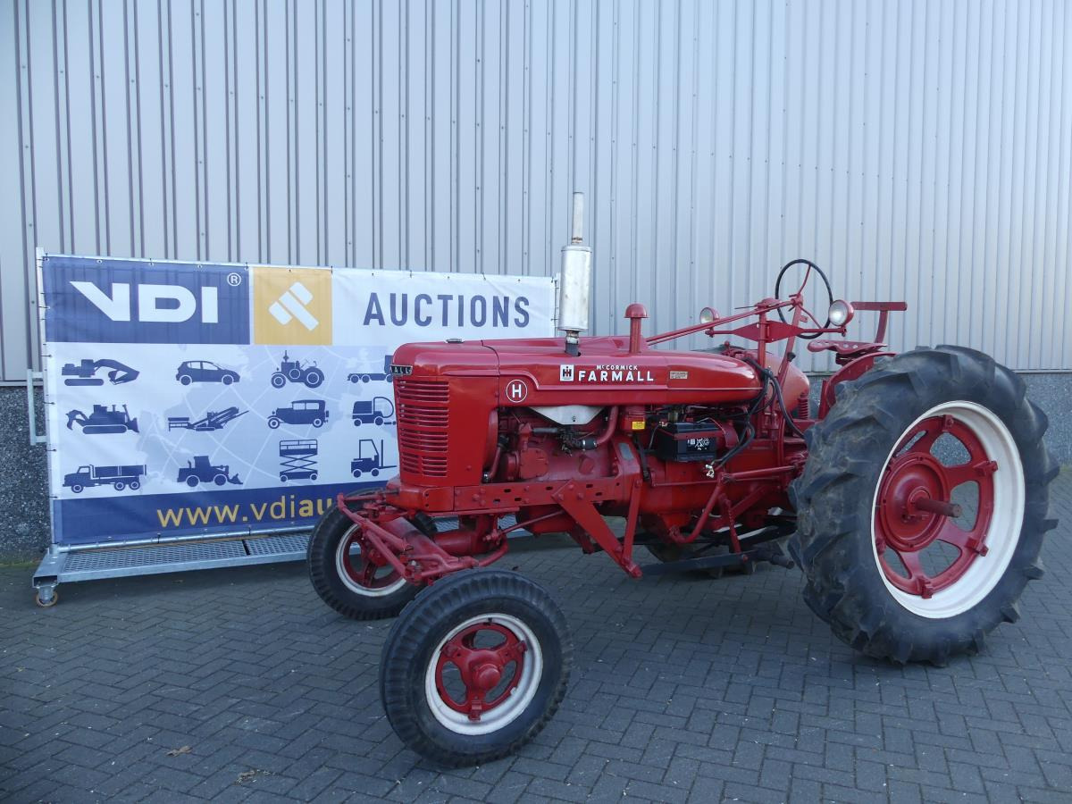 International Farmall H - Traktors: foto 1 International Farmall H - Traktors: foto 1