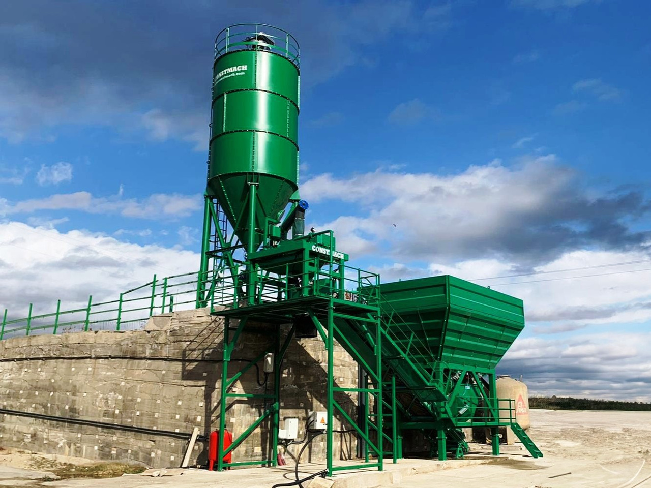 Constmach 60 m³/h Dry Type Concrete Batching Plant - Betona rūpnīca: foto 2 Constmach 60 m³/h Dry Type Concrete Batching Plant - Betona rūpnīca: foto 2