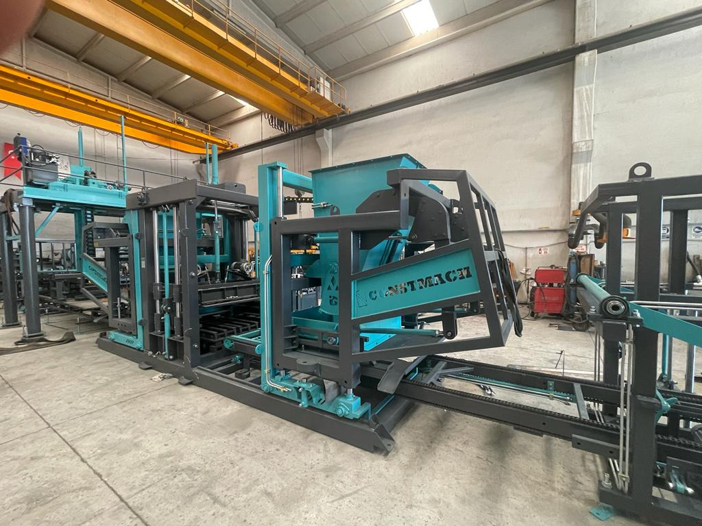 Constmach Machine à Fabriquer des Briquettes BS-42 (Machine à Fabriquer des Blocs de Béton) - Vibropress: foto 1 Constmach Machine à Fabriquer des Briquettes BS-42 (Machine à Fabriquer des Blocs de Béton) - Vibropress: foto 1
