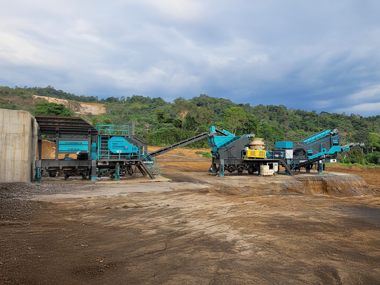Constmach Mobile Backenbrecheranlage mit einer Leistung von 250 bis 300 t/h - Mobilais drupinātājs: foto 2 Constmach Mobile Backenbrecheranlage mit einer Leistung von 250 bis 300 t/h - Mobilais drupinātājs: foto 2
