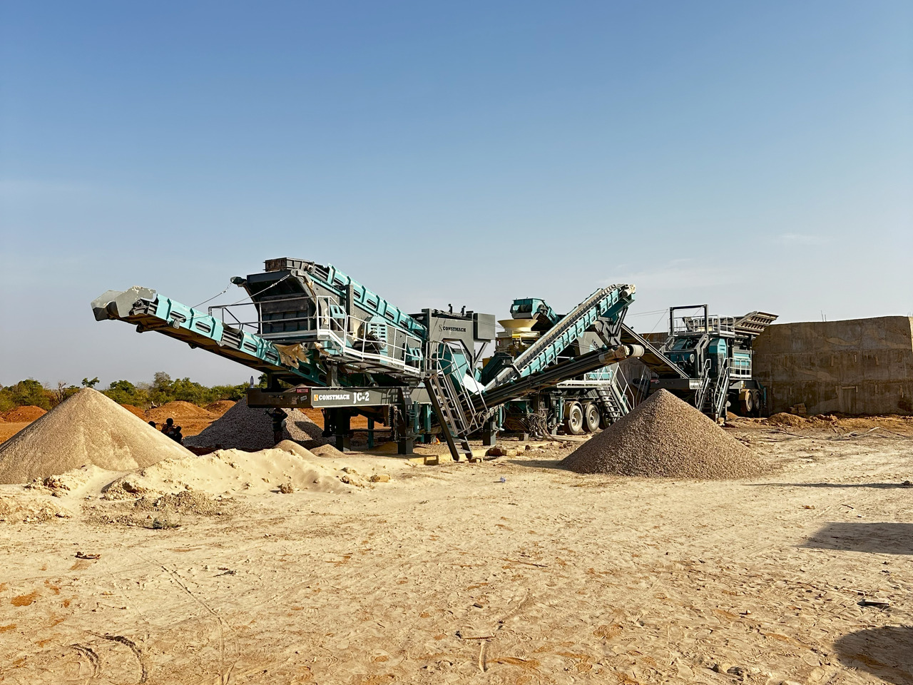 Constmach Mobile Jaw Crusher (Mobile Crusher) With Capacity Of 120-150 Tons - Mobilais drupinātājs: foto 1 Constmach Mobile Jaw Crusher (Mobile Crusher) With Capacity Of 120-150 Tons - Mobilais drupinātājs: foto 1