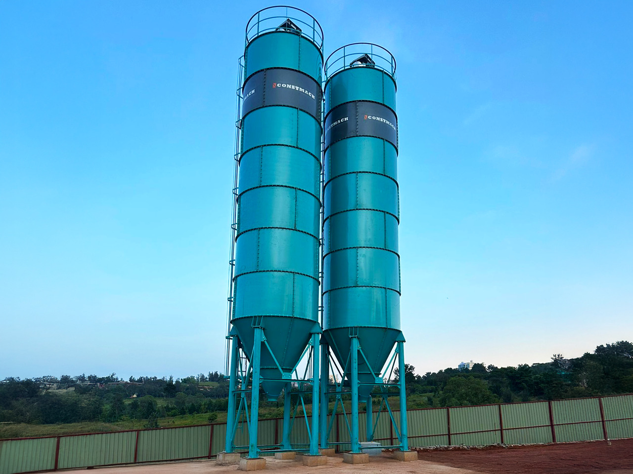 Constmach Zement Silo mit 100 Tonnen Kapazität - Cementa tvertne: foto 1 Constmach Zement Silo mit 100 Tonnen Kapazität - Cementa tvertne: foto 1