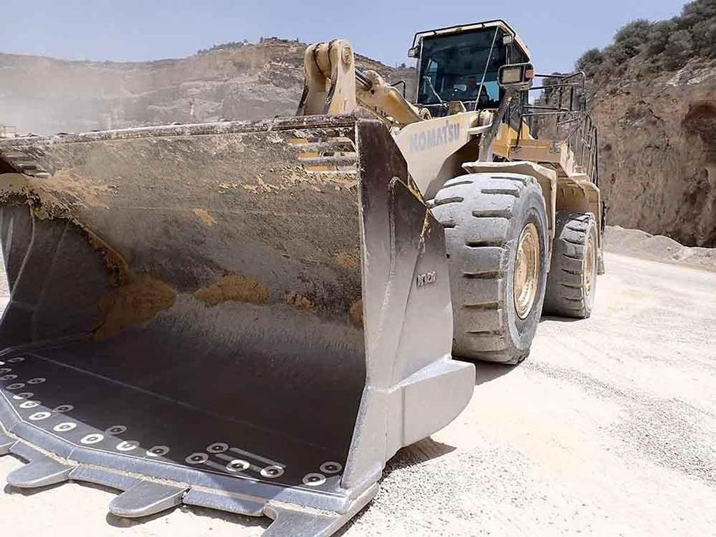 Komatsu WA600-8EO - Riteņu iekrāvējs: foto 2 Komatsu WA600-8EO - Riteņu iekrāvējs: foto 2