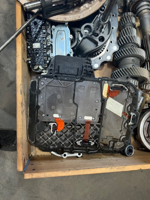 ZF Getriebesteller Oberteil TRAXON Deckel 0501331678 - Pārnesumkārba un rezerves daļas - Kravas automašīna: foto 4 ZF Getriebesteller Oberteil TRAXON Deckel 0501331678 - Pārnesumkārba un rezerves daļas - Kravas automašīna: foto 4