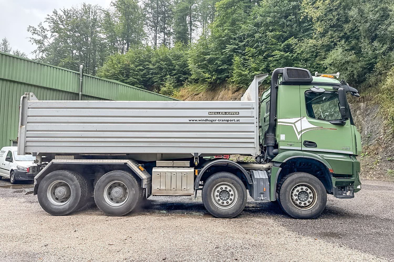 Mercedes-Benz Arocs 4152 - Kravas automašīna pašizgāzējs: foto 2 Mercedes-Benz Arocs 4152 - Kravas automašīna pašizgāzējs: foto 2