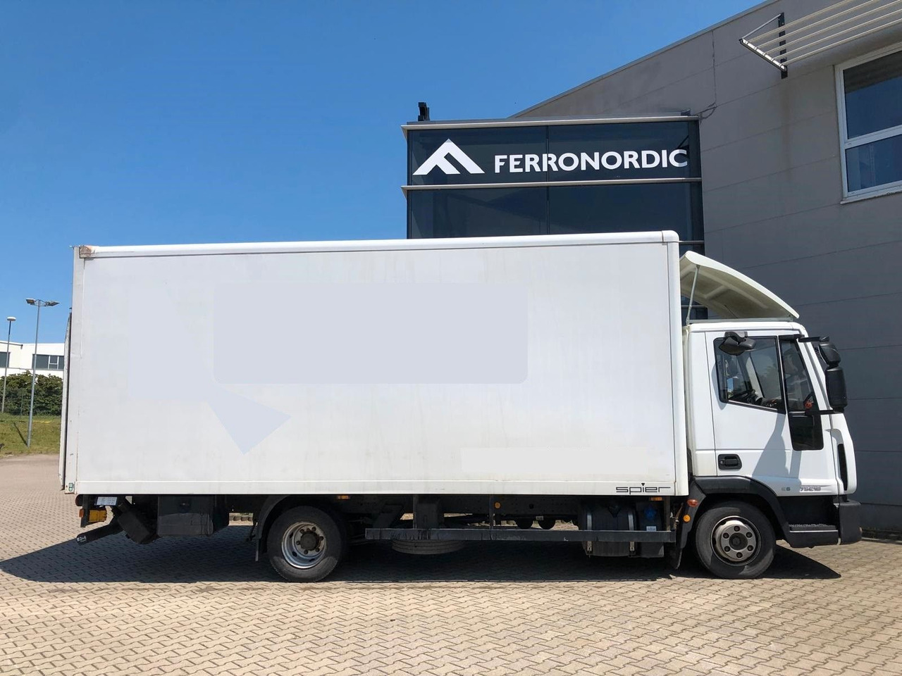Iveco 75 E 190 Koffer*LBW*Schalter*Blatt/Luft*Klima - Furgons ar slēgtā virsbūve: foto 2 Iveco 75 E 190 Koffer*LBW*Schalter*Blatt/Luft*Klima - Furgons ar slēgtā virsbūve: foto 2