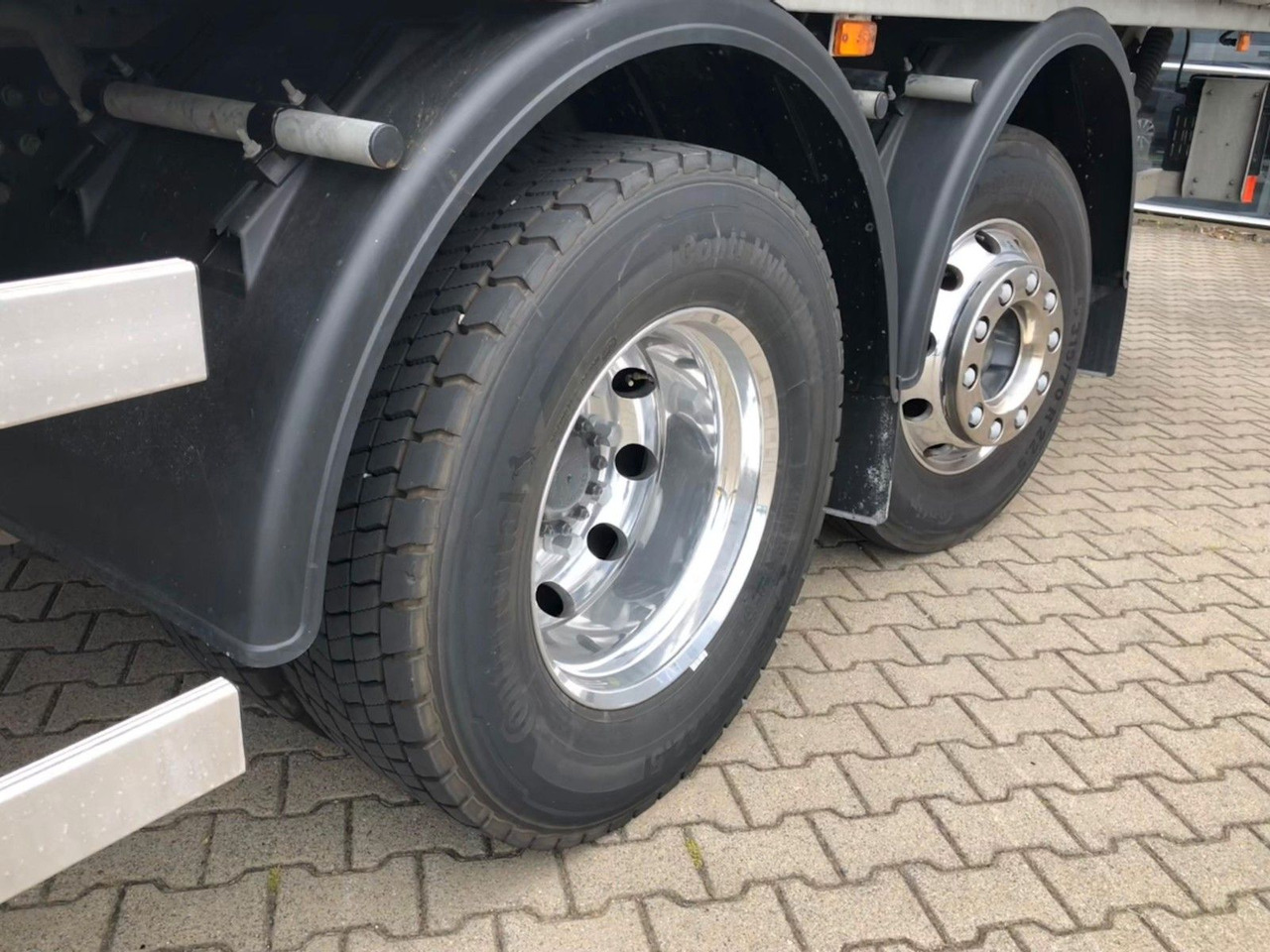 Volvo FE 350 26T 6x2 Lenkachse*ALU*LBW*EDSCHA - Kravas automašīna ar tentu: foto 5 Volvo FE 350 26T 6x2 Lenkachse*ALU*LBW*EDSCHA - Kravas automašīna ar tentu: foto 5